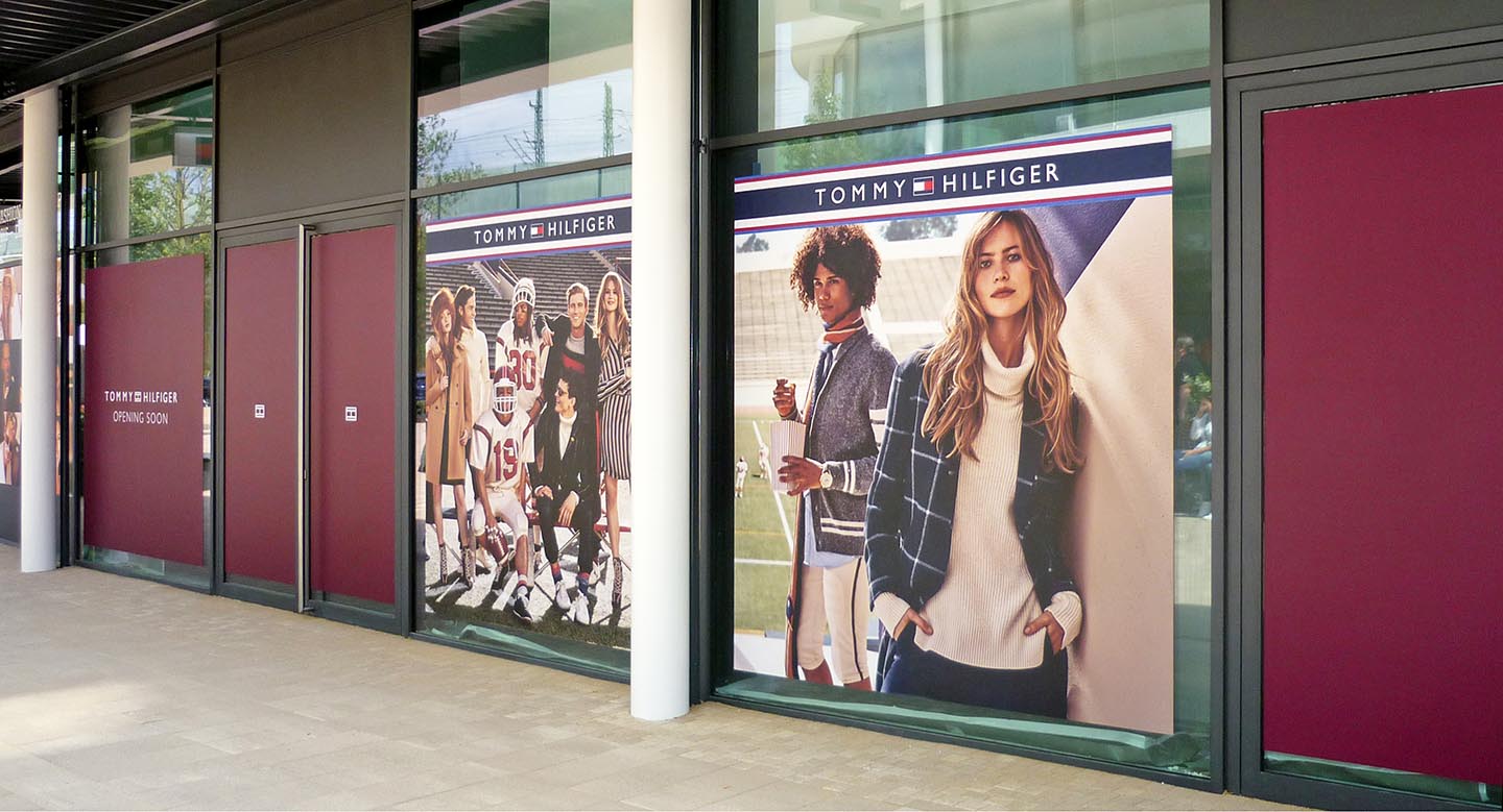 Schaufenster Beklebung inkl. Foliendruck und Montage durch KW